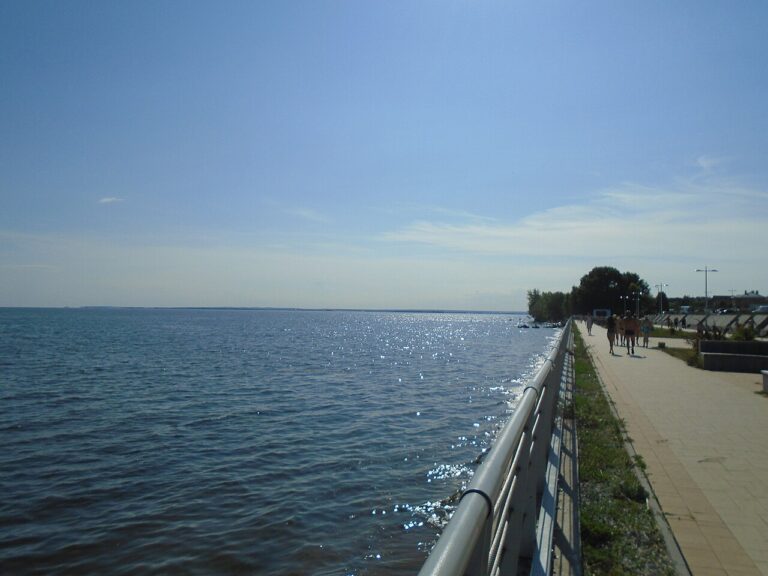 Пляж «Камское море», р. Кама, Куйбышевское водохранилище, Лаишево.
